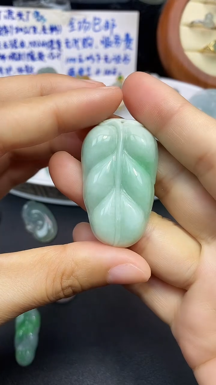 颈饰未镶嵌翡翠吊坠