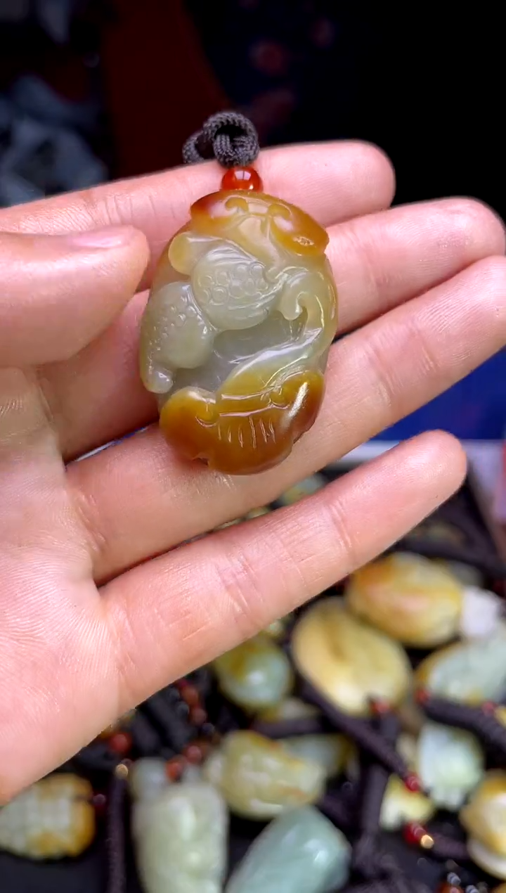 和田玉未镶嵌颈饰1