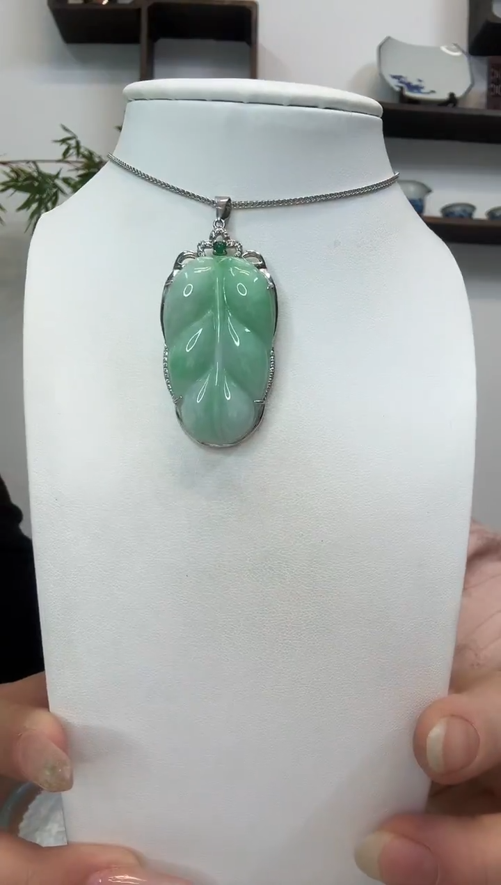吊坠(赠链)银S925镶嵌翡翠叶子