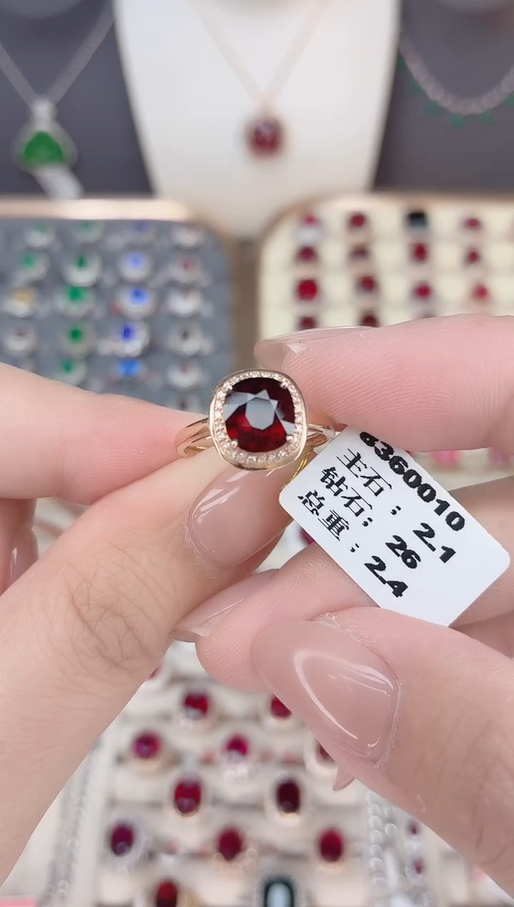 18K金镶嵌碧玺戒指碧玺2.1CT