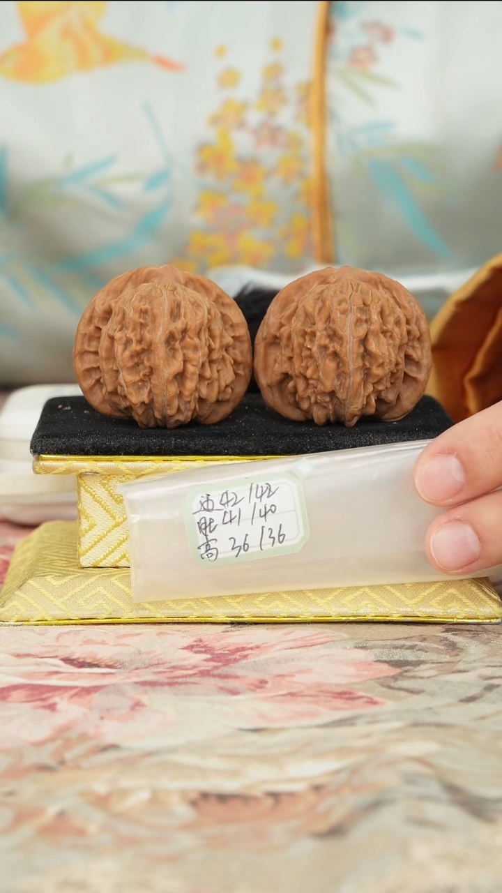 【闪购商品】文玩核桃把件一代楼