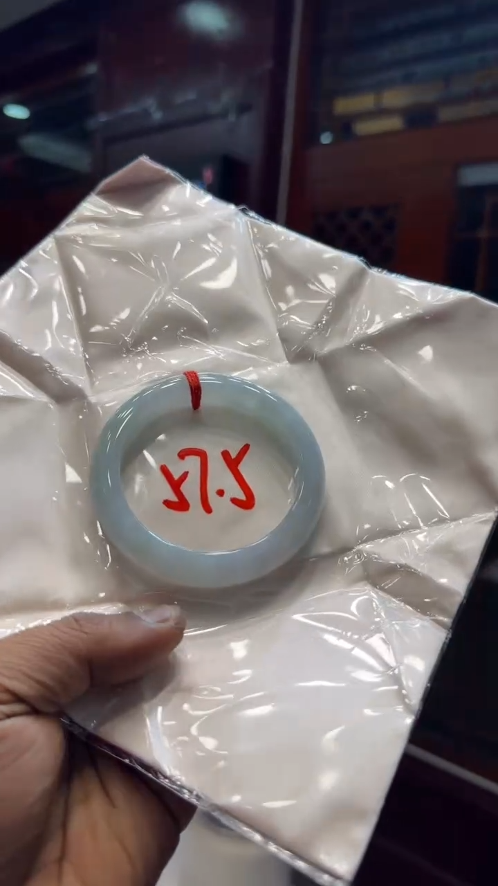 未镶嵌手镯翡翠手镯