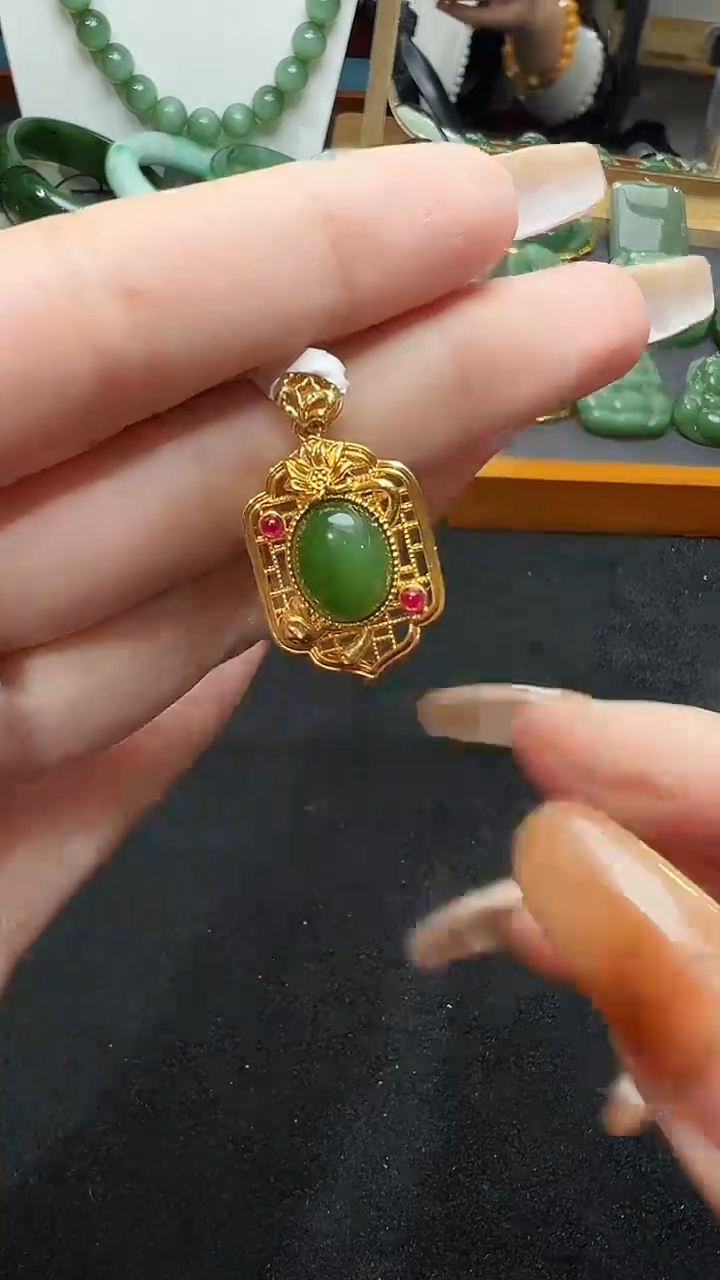 【闪购商品】和田玉吊坠(赠链)18K金镶嵌30