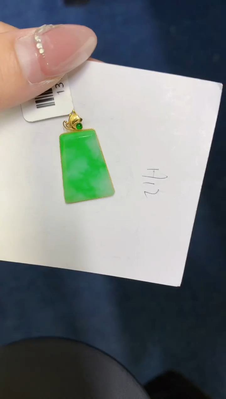 【闪购商品】翡翠颈饰18K金镶嵌000000000000