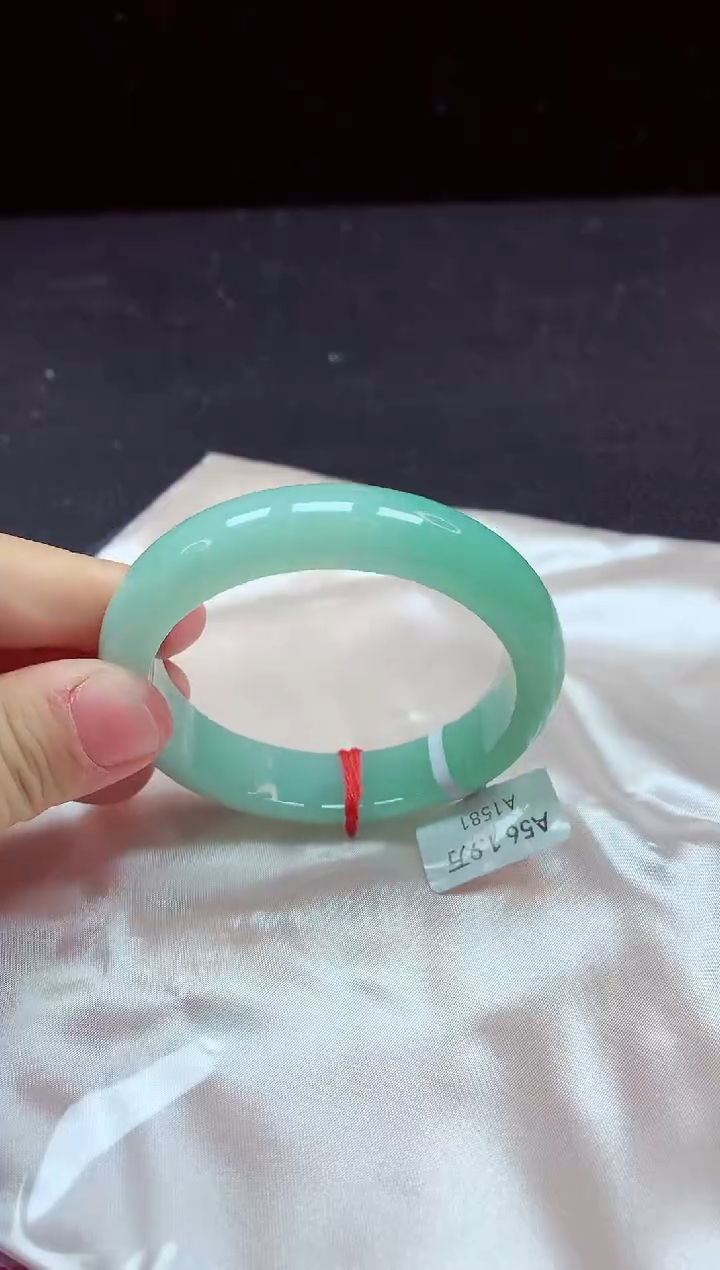 【闪购商品】翡翠手镯未镶嵌镯子56+