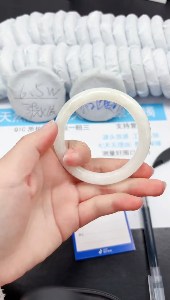 【闪购商品】和田玉手镯未镶嵌233-56.5