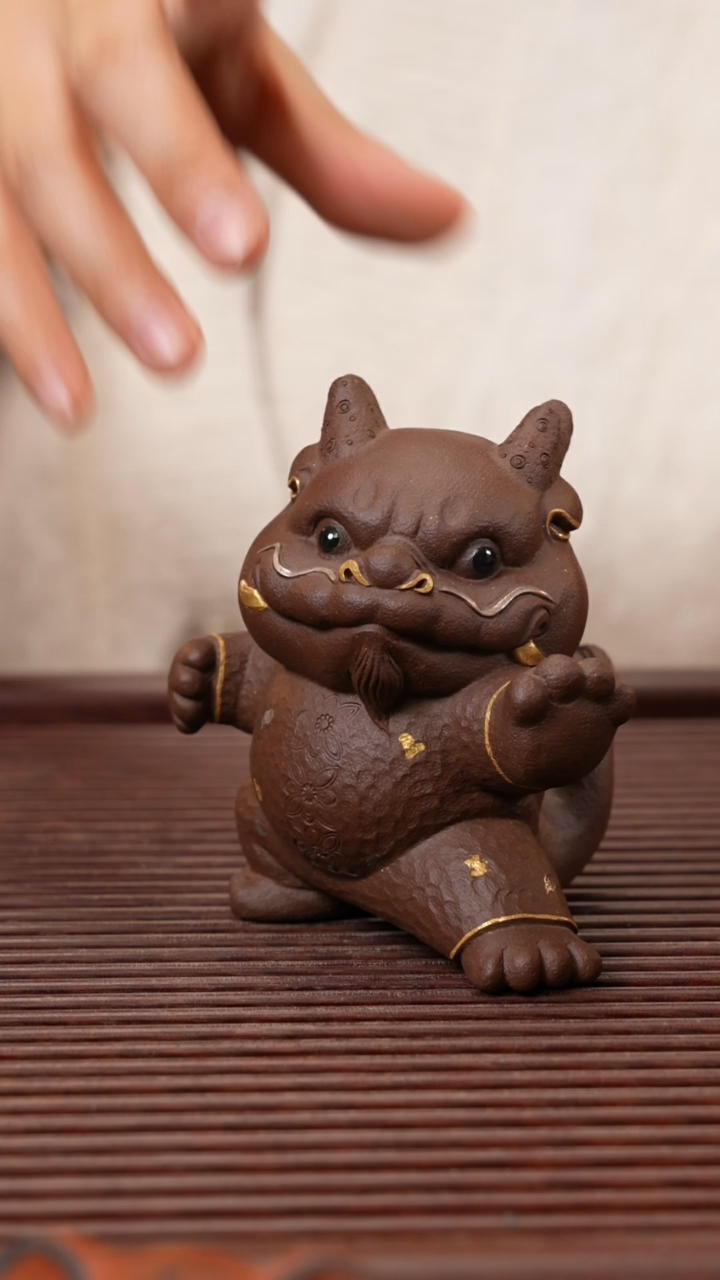 【闪购商品】紫砂茶宠描金 银功夫龙