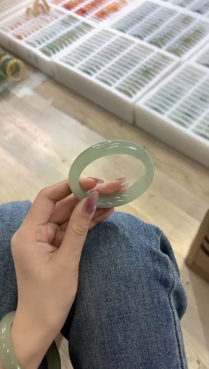 未镶嵌手镯石英质玉62-52D