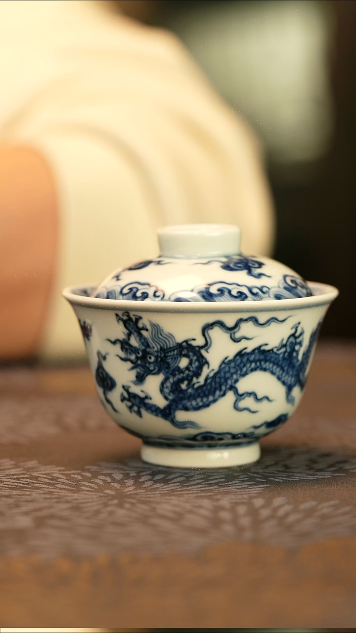 中式垂虹慕古双龙纹盖碗