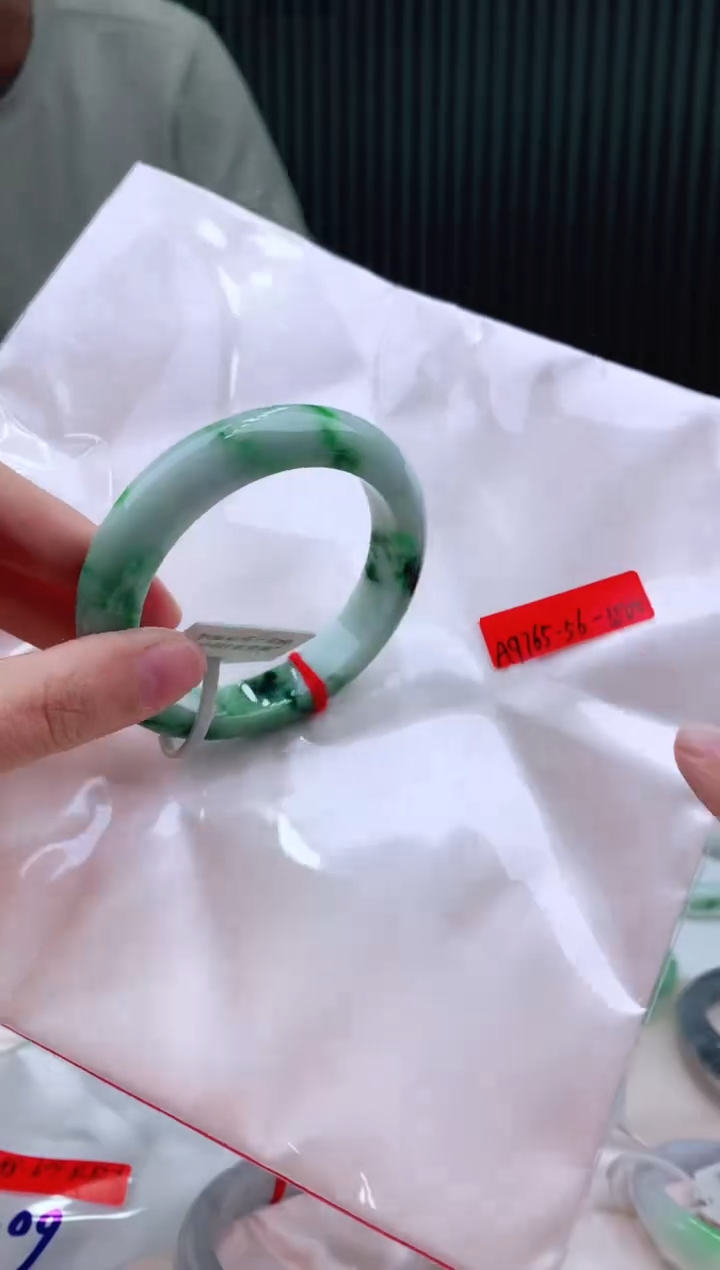 未镶嵌手镯翡翠56