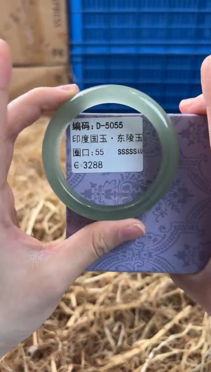 未镶嵌手镯石英质玉D-5055