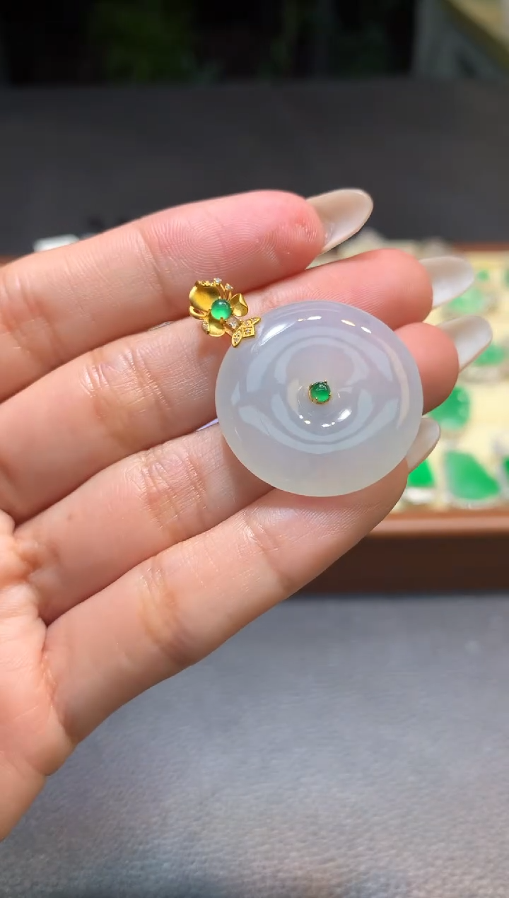 颈饰未镶嵌翡翠1