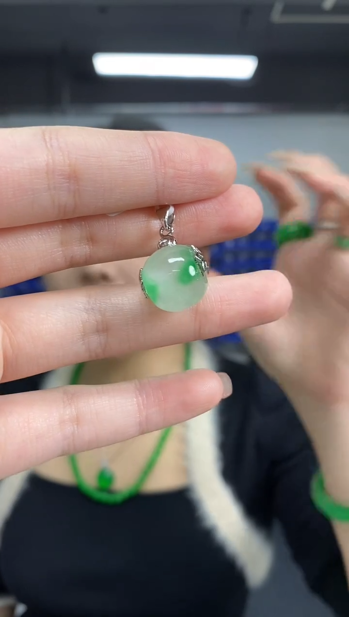 颈饰未镶嵌翡翠多样性发其一颜色微差
