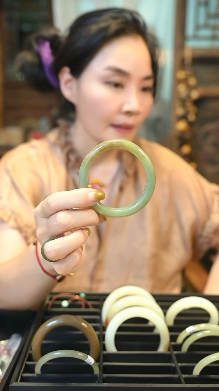 和田玉手镯未镶嵌罗*琳定向 罗琳琳