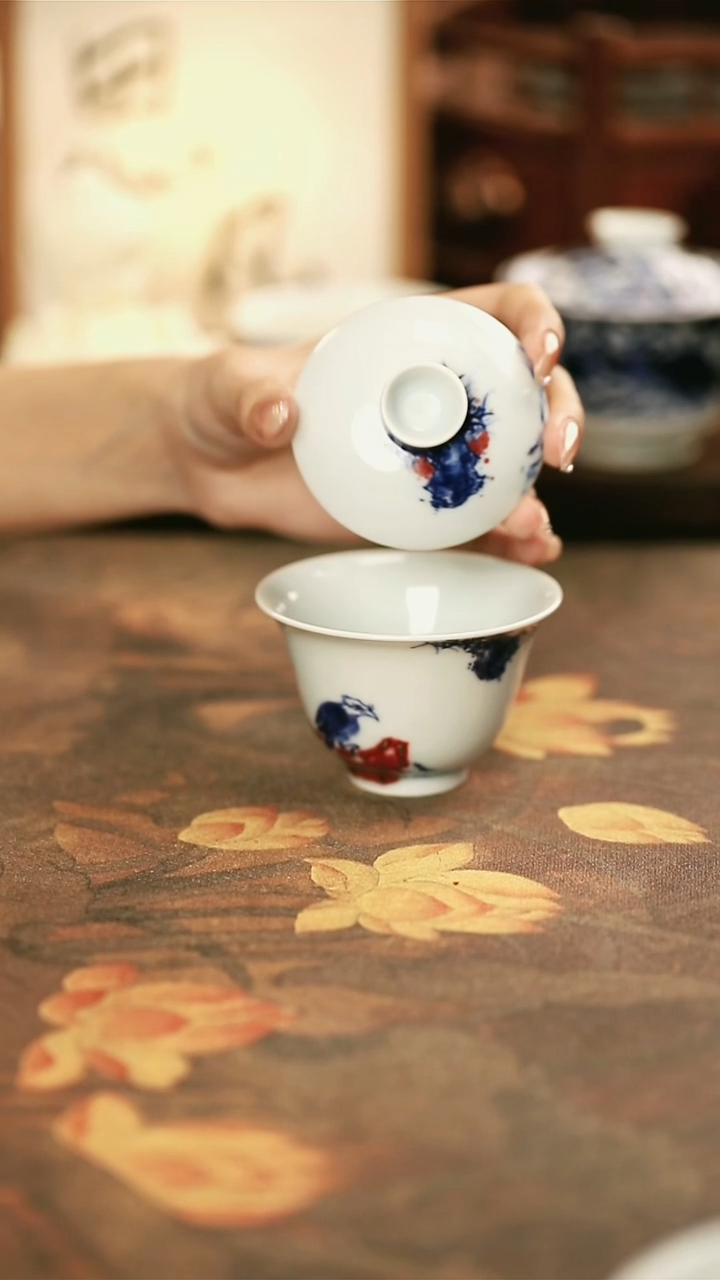 陶瓷青花釉里红老鹰盖碗/34