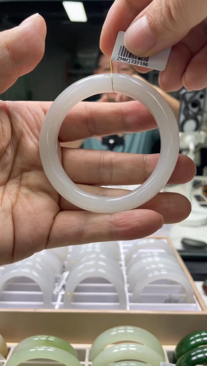 【闪购商品】和田玉手镯未镶嵌编码1106 圈口57-58