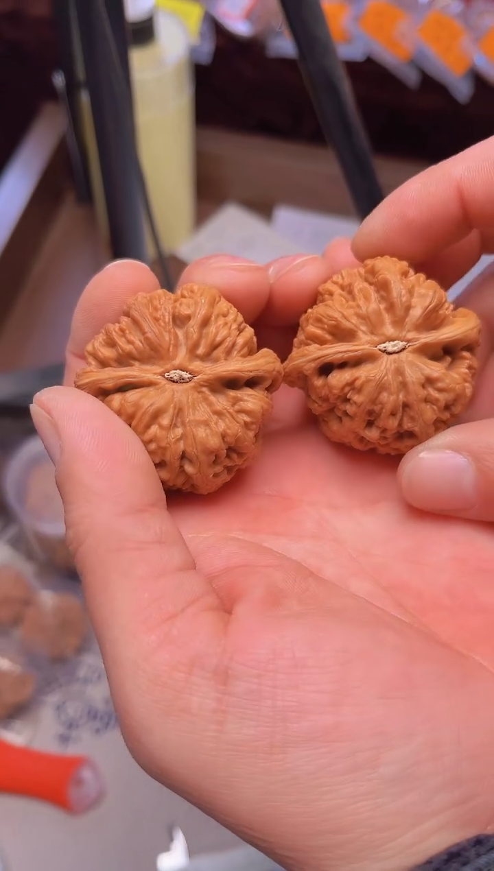 【闪购商品】文玩核桃把件45粗筋