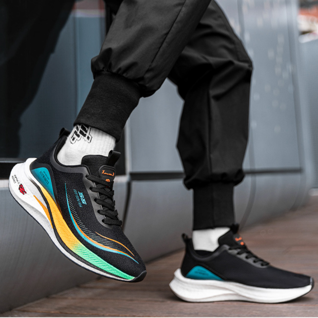 【新款】夏季男女新款透气网面轻便减震碳板跑步运动鞋