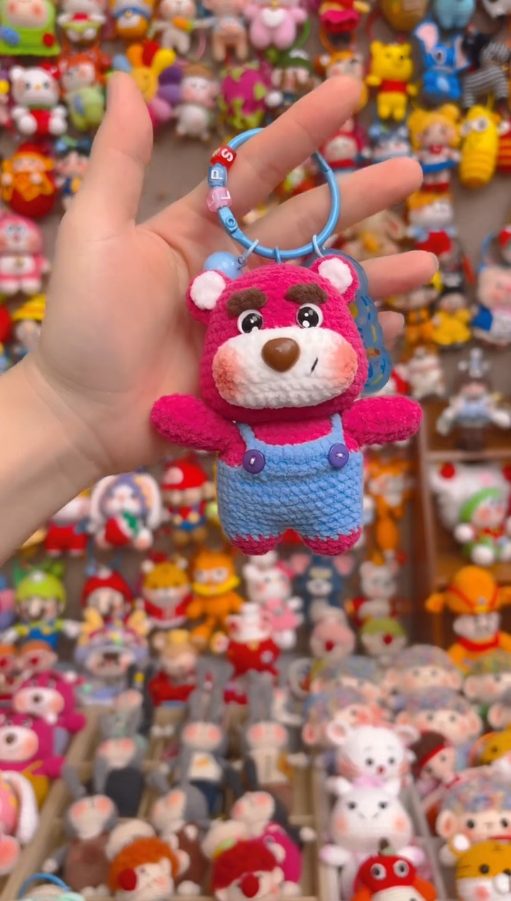 纯手工制作毛线钩织成品草莓熊1