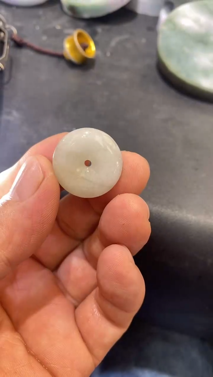 颈饰未镶嵌翡翠梦*雨翡翠珠宝1