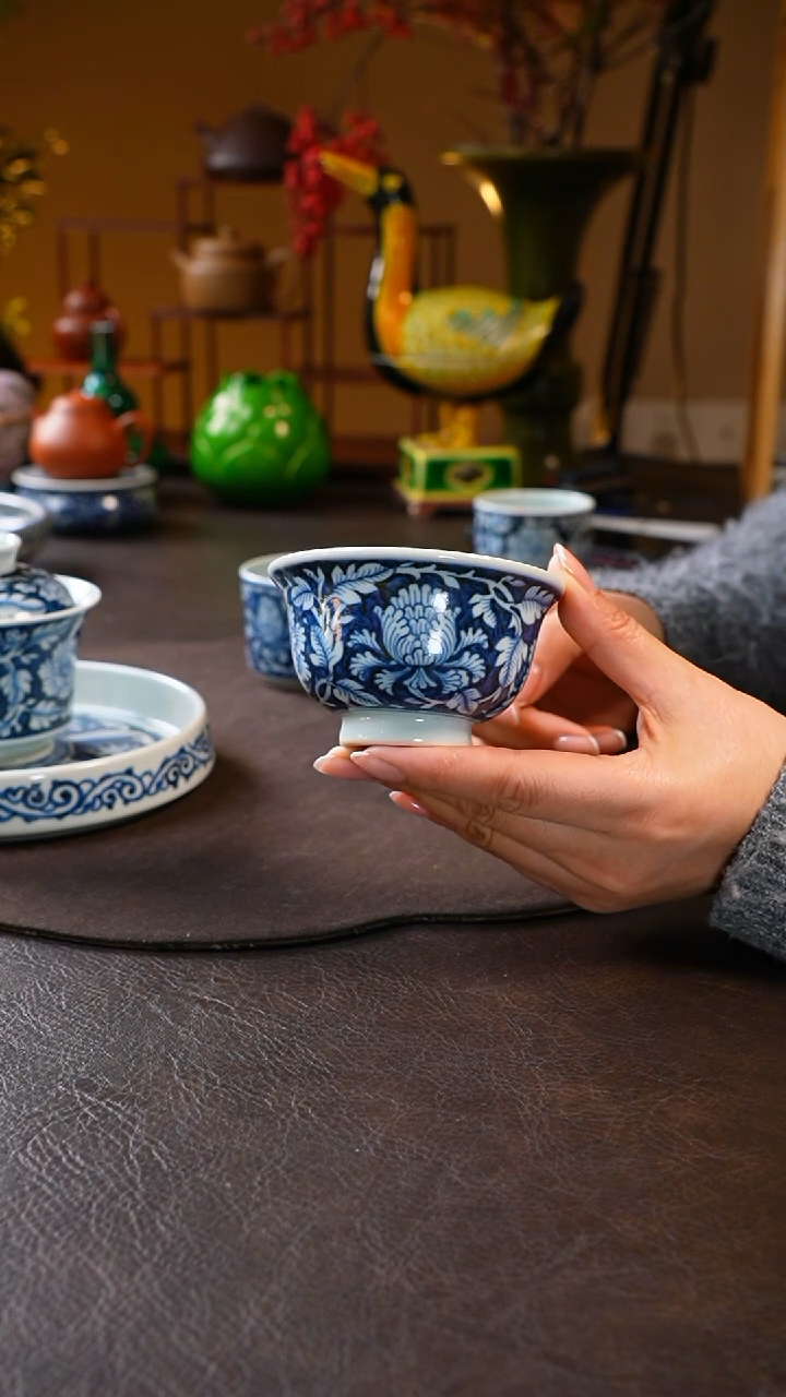 【闪购商品】元风蓝底牡丹小压手杯