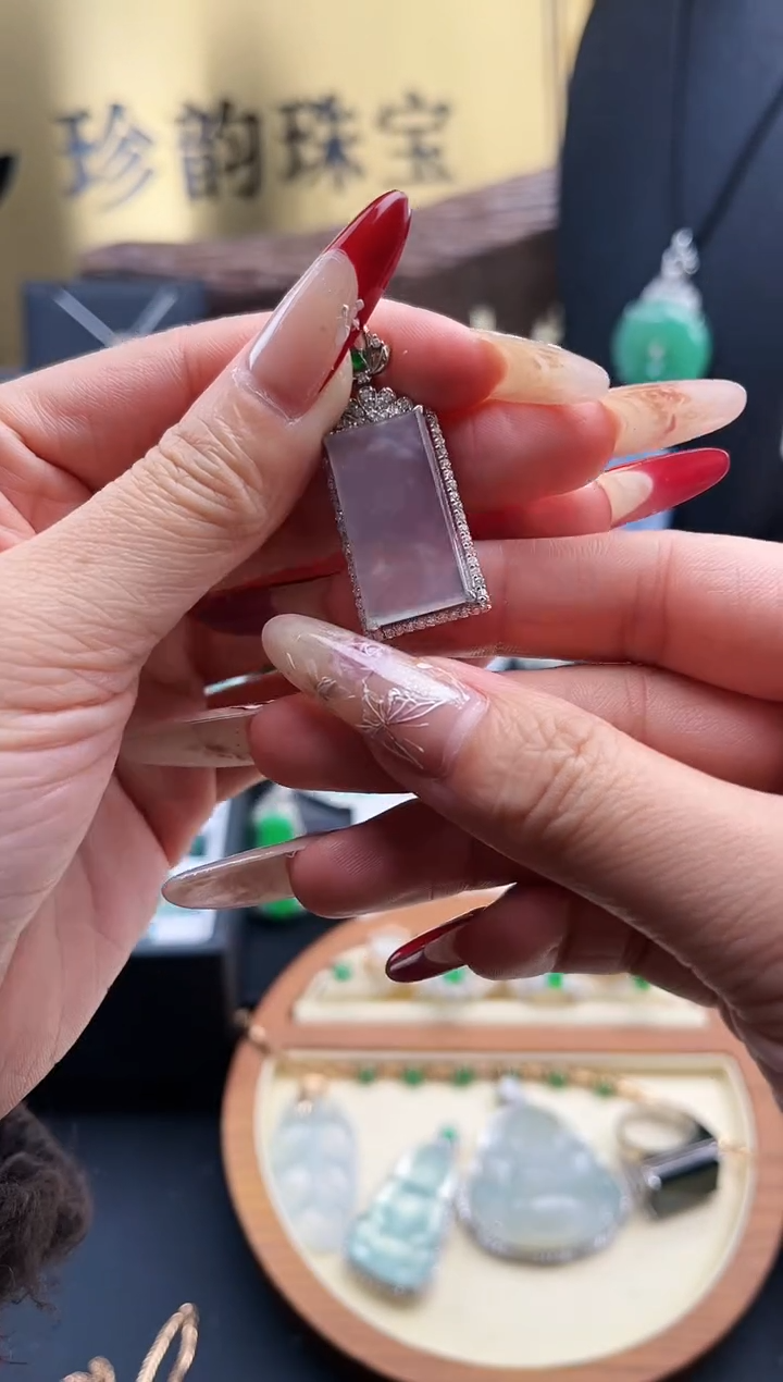 【闪购商品】翡翠颈饰18K金镶嵌吊坠