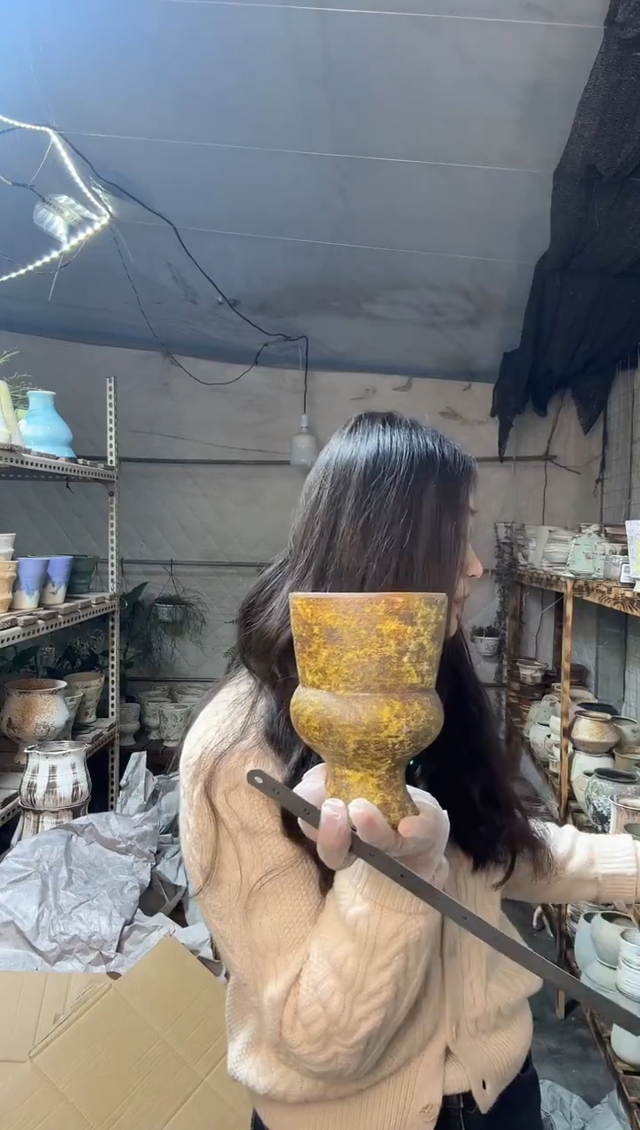 以实际为准编号223   景德镇手工手绘花盆口 11.5  高17