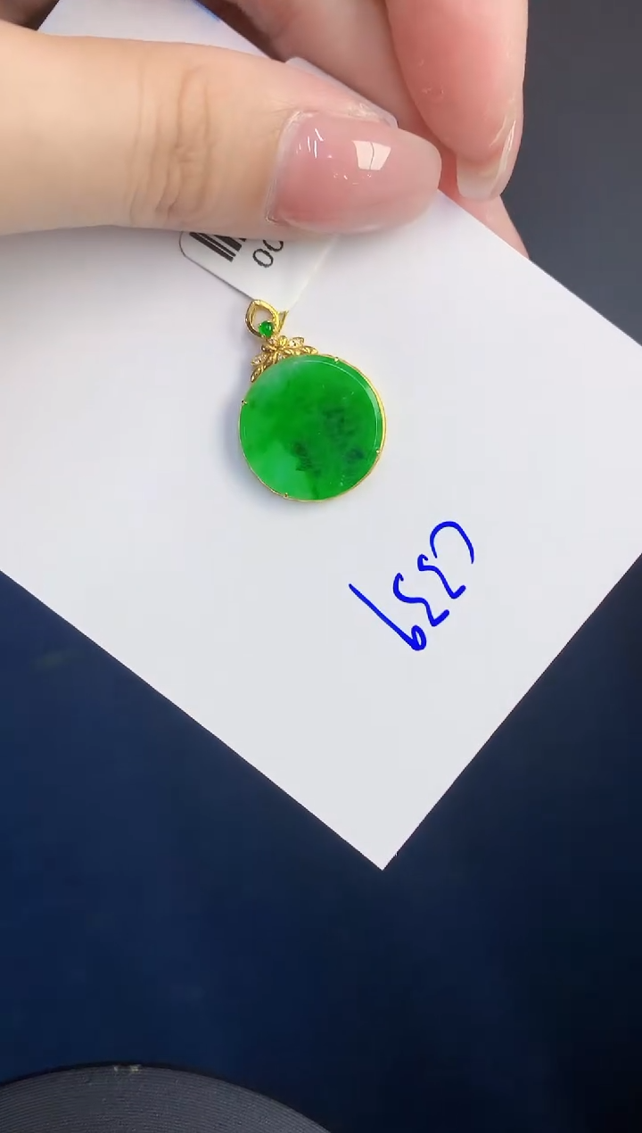 翡翠18K金镶嵌颈饰00000000000