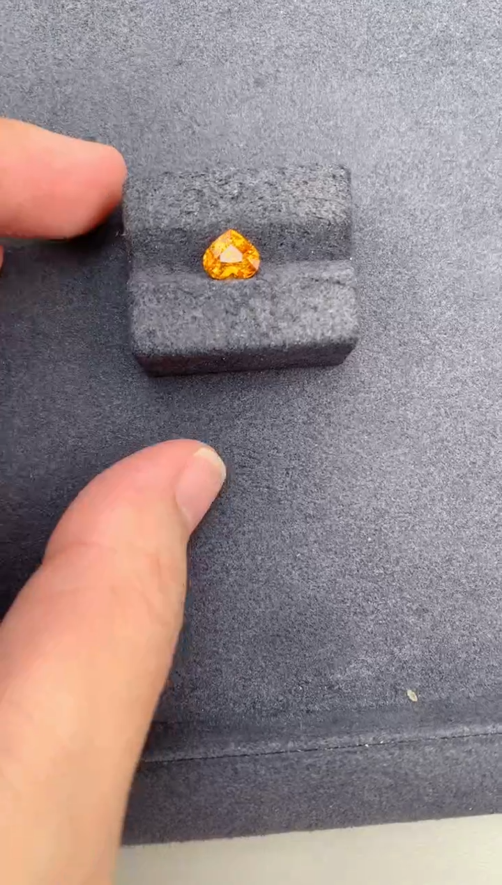 彩色蓝宝石裸石未镶嵌1.2ct黄蓝宝