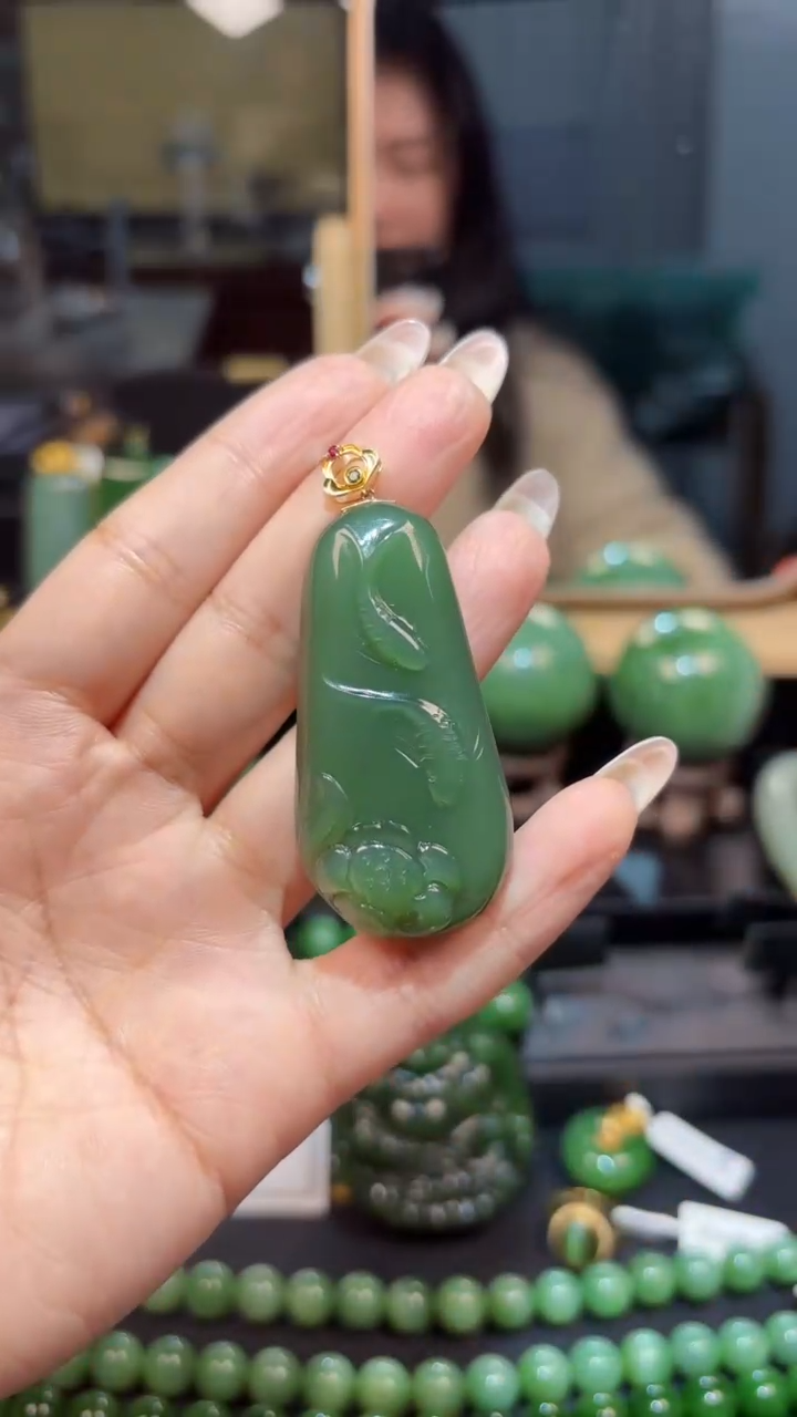 【闪购商品】和田玉（碧玉）吊坠(赠链)18K金镶嵌1