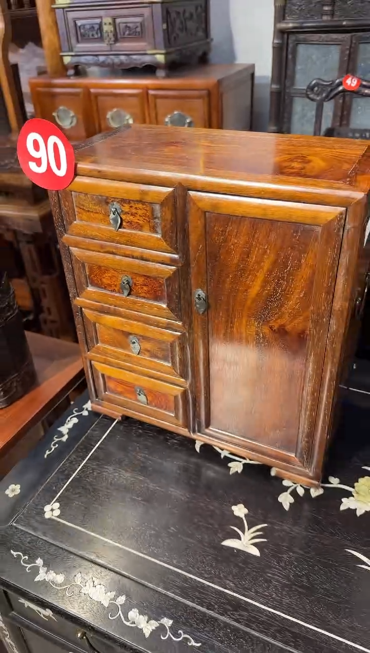 【闪购商品】木木艺黄花梨花纹小柜子1280.8888