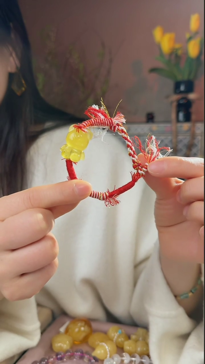 【闪购商品】蜜蜡吊坠(不含链)未镶嵌天然小熊蜜蜡吊坠赠编绳