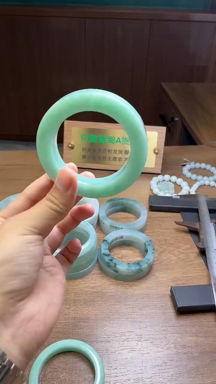未镶嵌手镯定制翡翠佛*定制