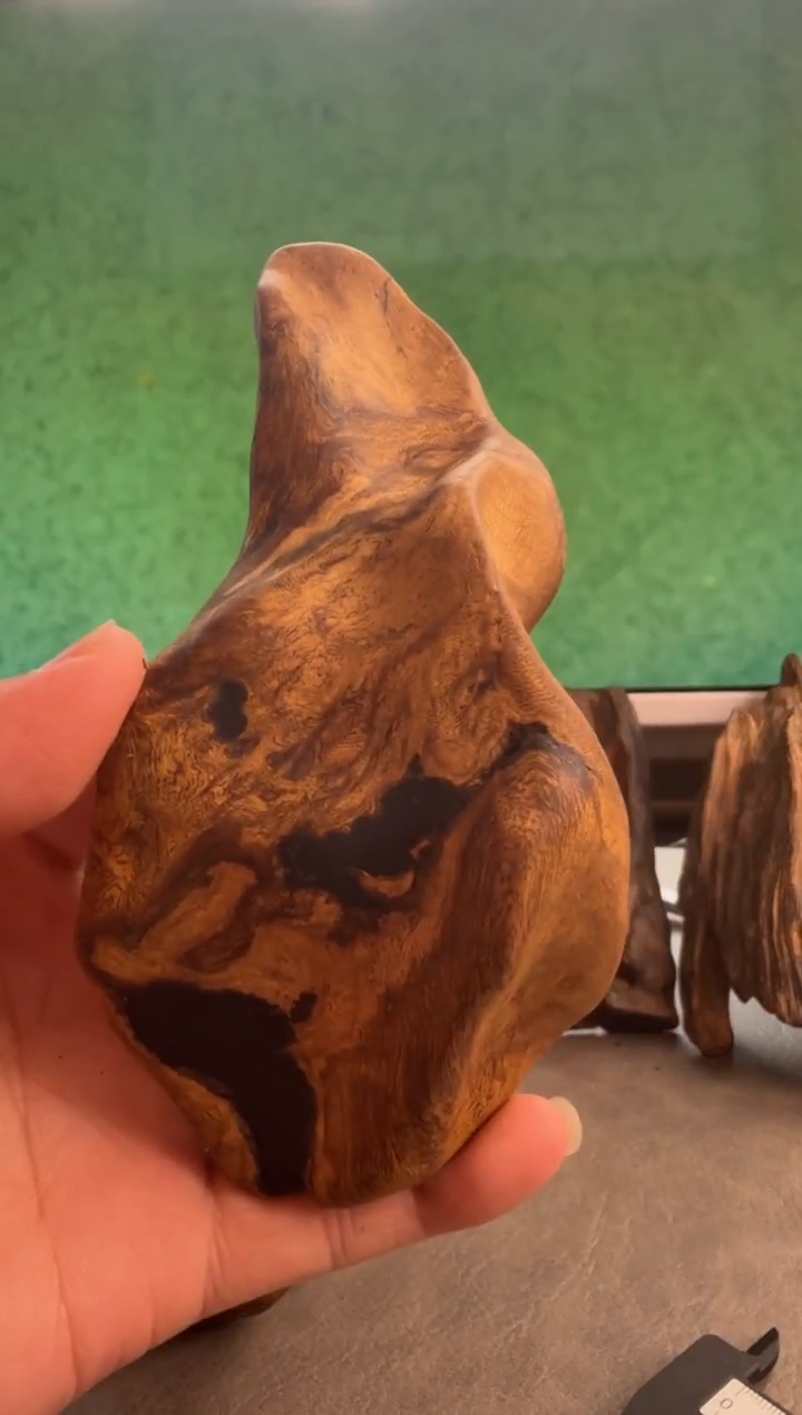 沉香手把件红土多样性发一