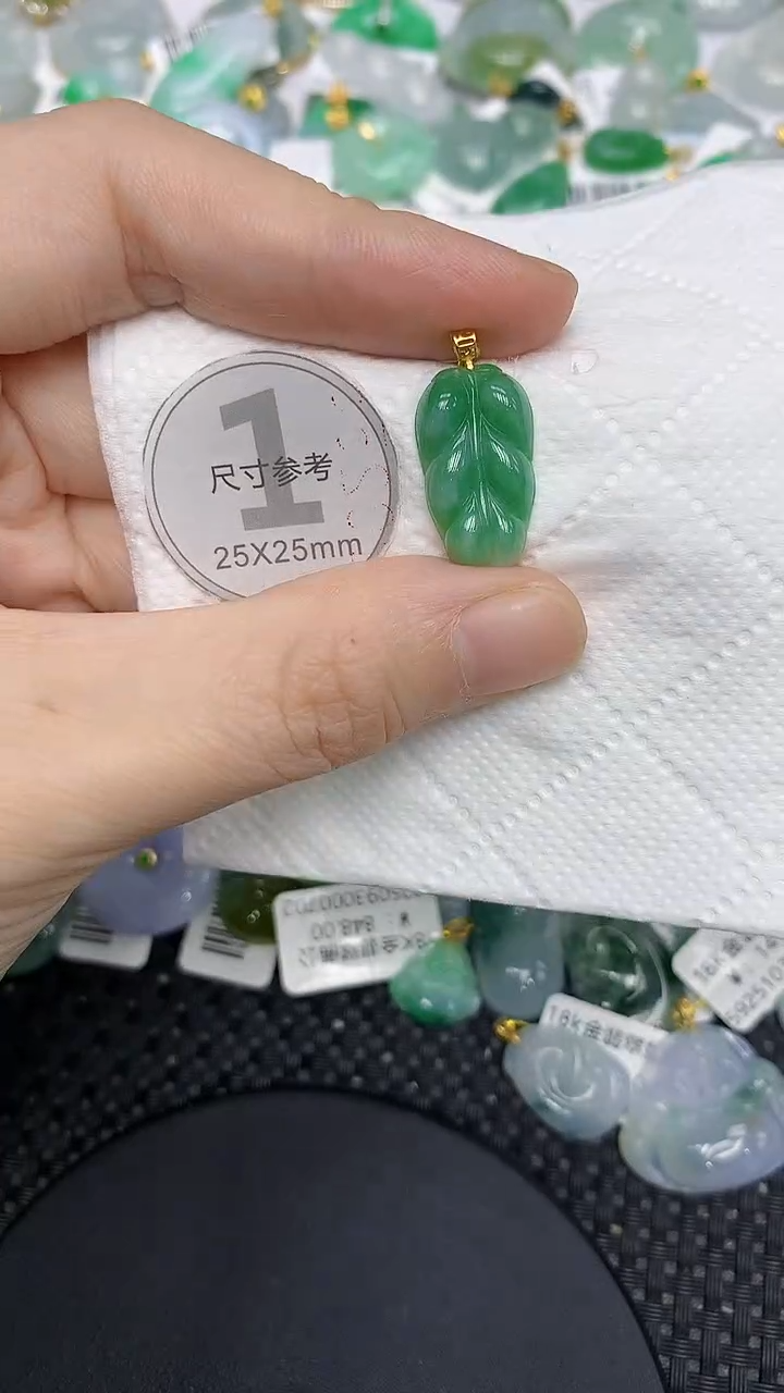 颈饰18K金镶嵌翡翠1111111111