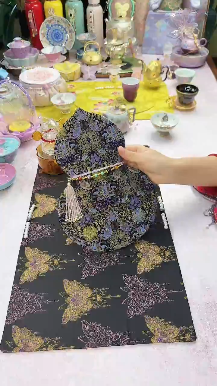 82卷草纹葫芦流苏茶席