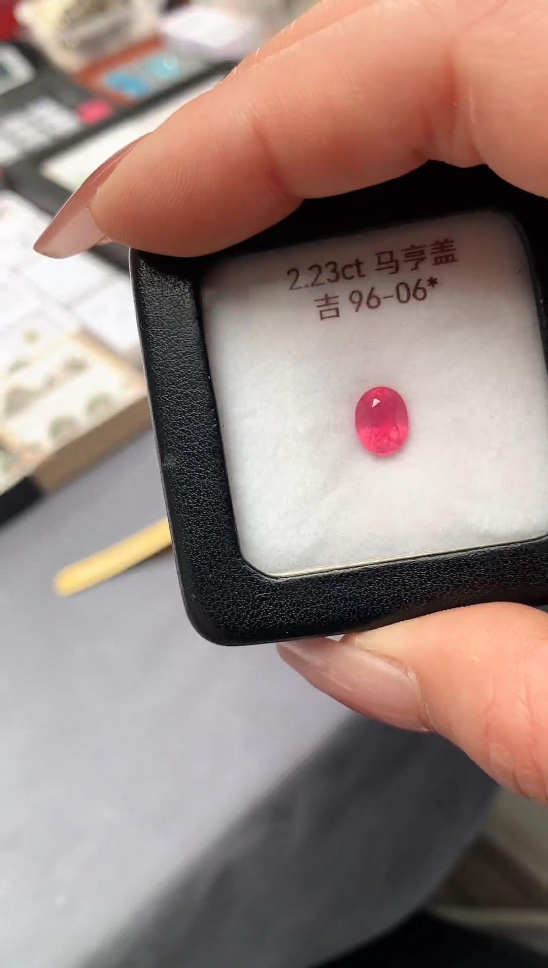 【闪购商品】尖晶石裸石未镶嵌2.23克拉天鹅绒马亨盖