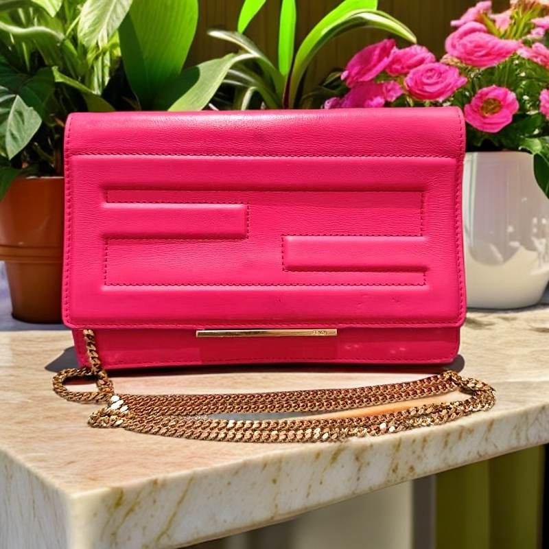95新 FENDI/芬迪 链条斜挎包1225 3943