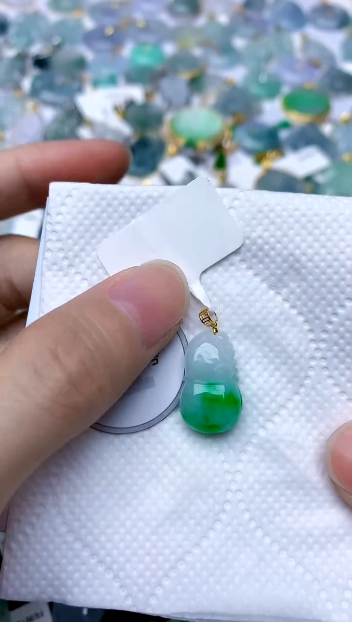 颈饰18K金镶嵌翡翠天然A货翡翠