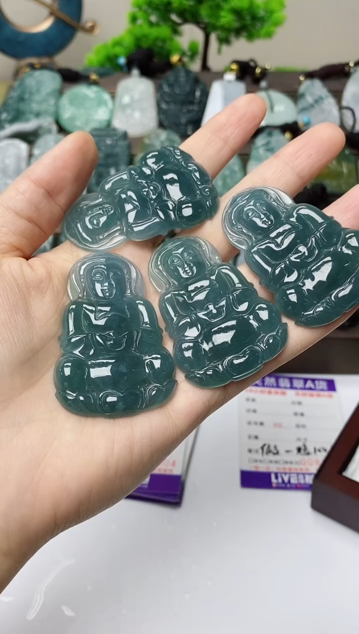 翡翠未镶嵌颈饰多样性发其一