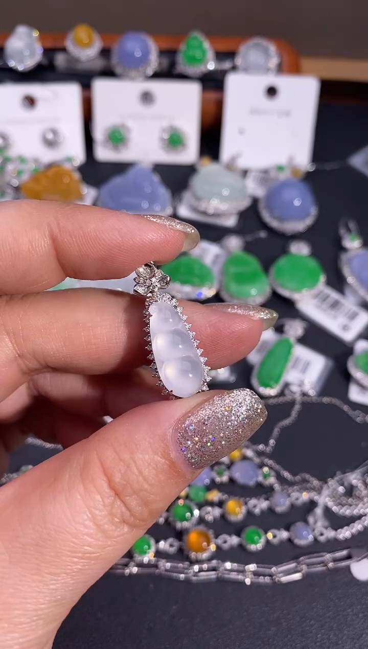 【闪购商品】翡翠颈饰18K金镶嵌吊坠