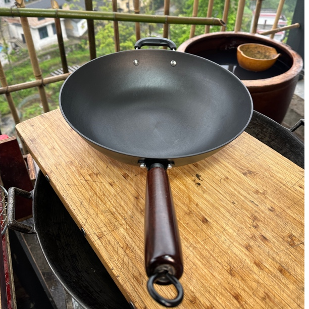 传统老式生铁锅1口（已开锅）