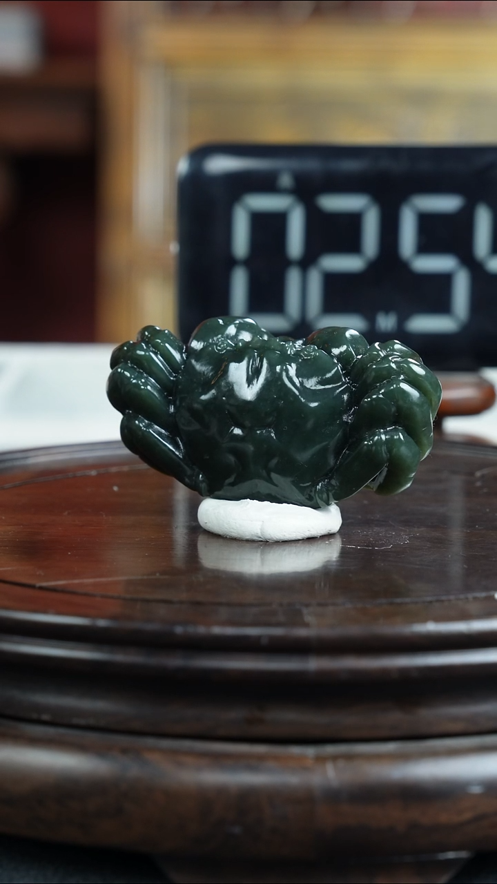 未镶嵌和田玉把件和**?1