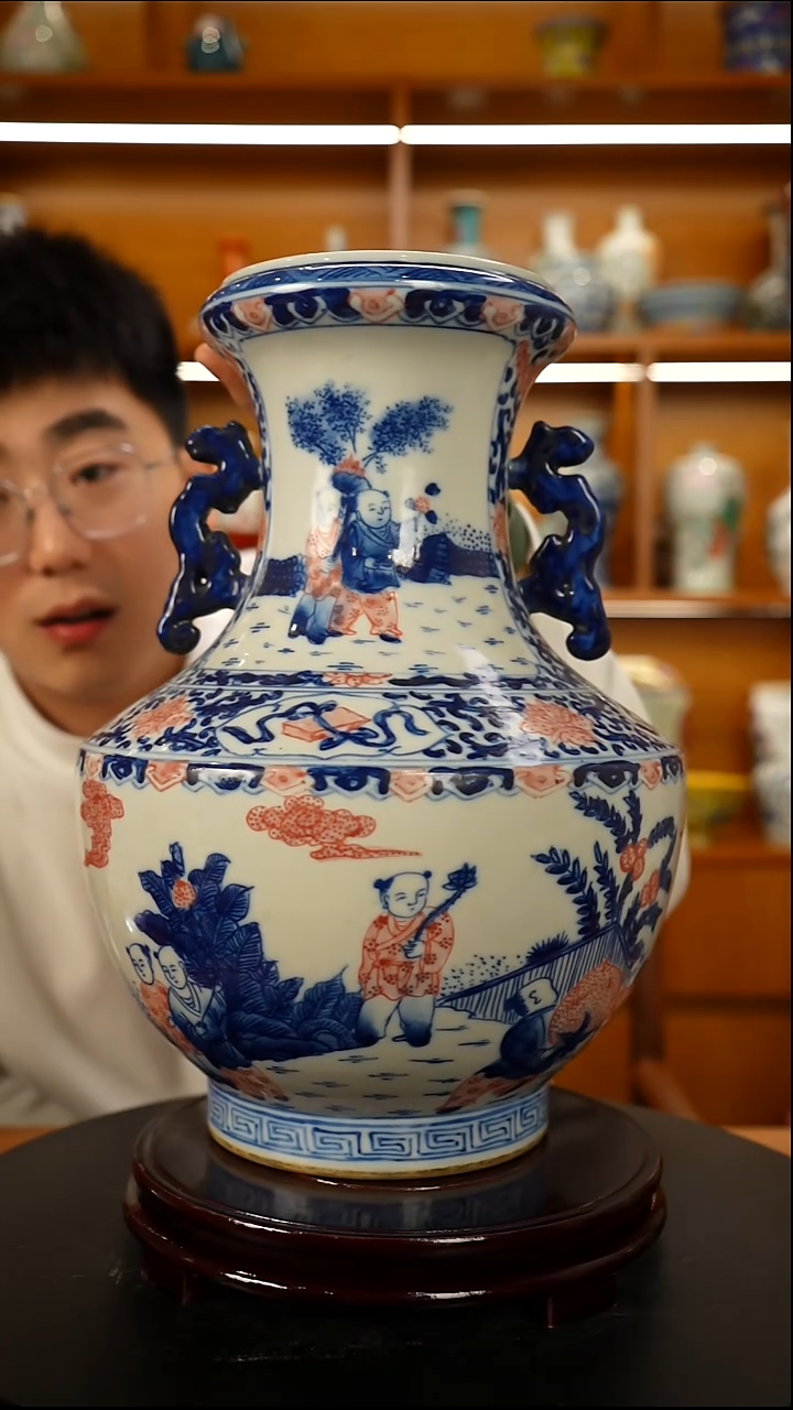 其他仿古瓷   青花矾红赏瓶一只