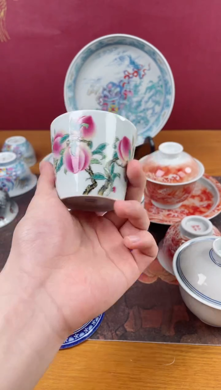 粉彩仙桃主人杯