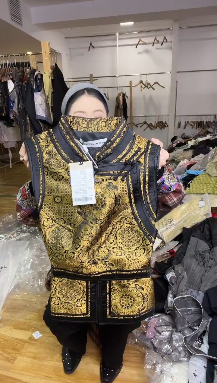 马甲       M码       80-105斤