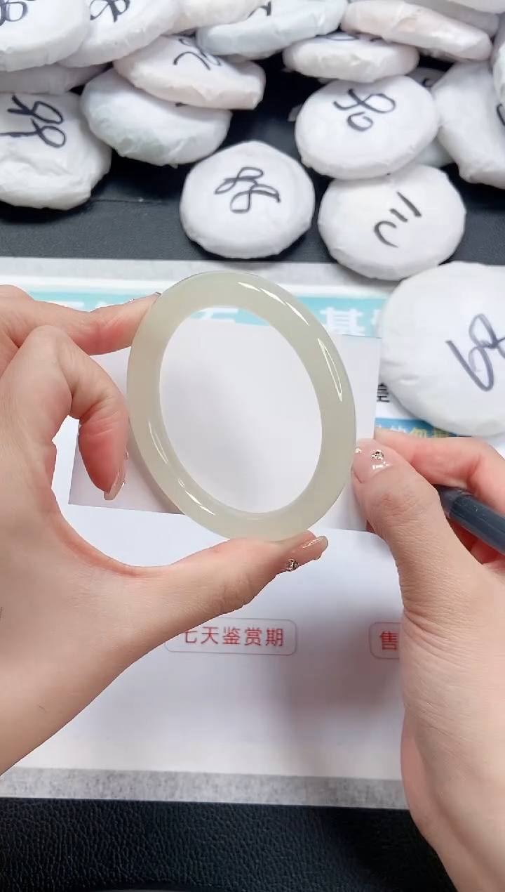 【闪购商品】石英质玉手镯未镶嵌 14L93-56