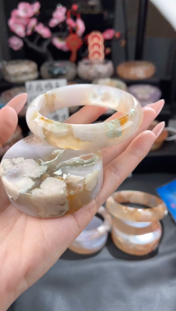 【闪购商品】石英质玉手镯未镶嵌62