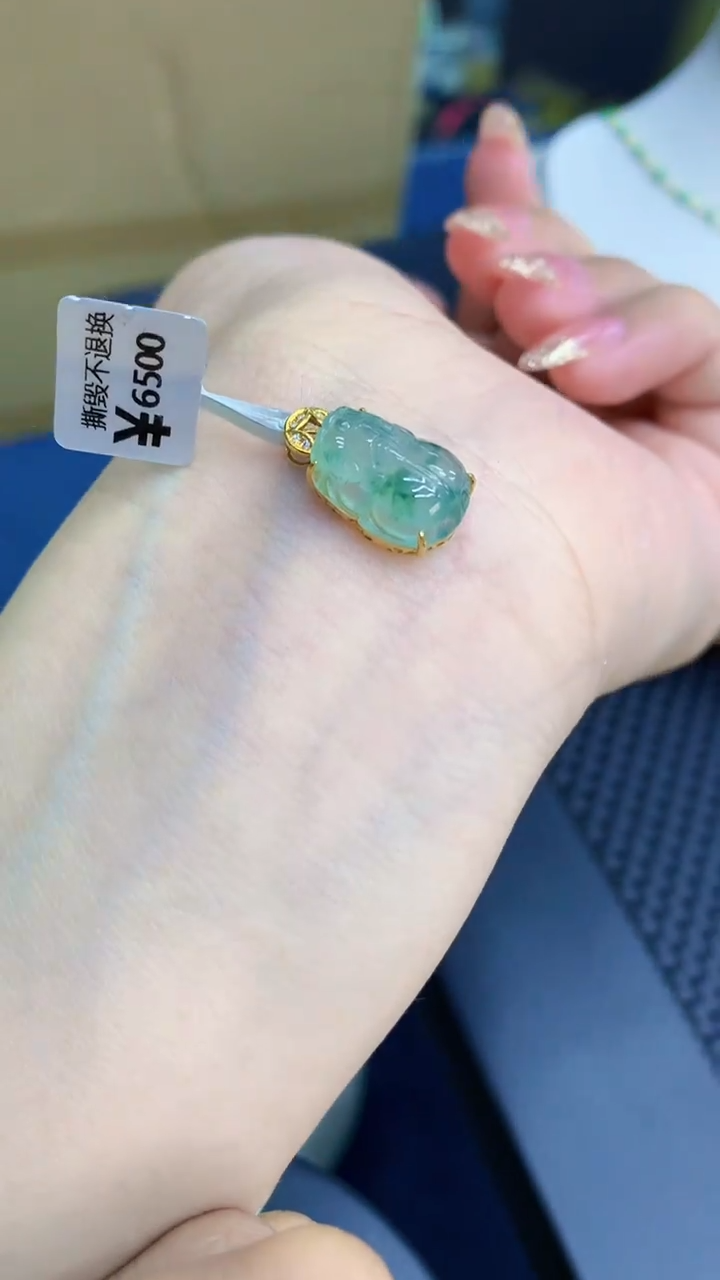 【闪购商品】翡翠18K金镶嵌颈饰            8