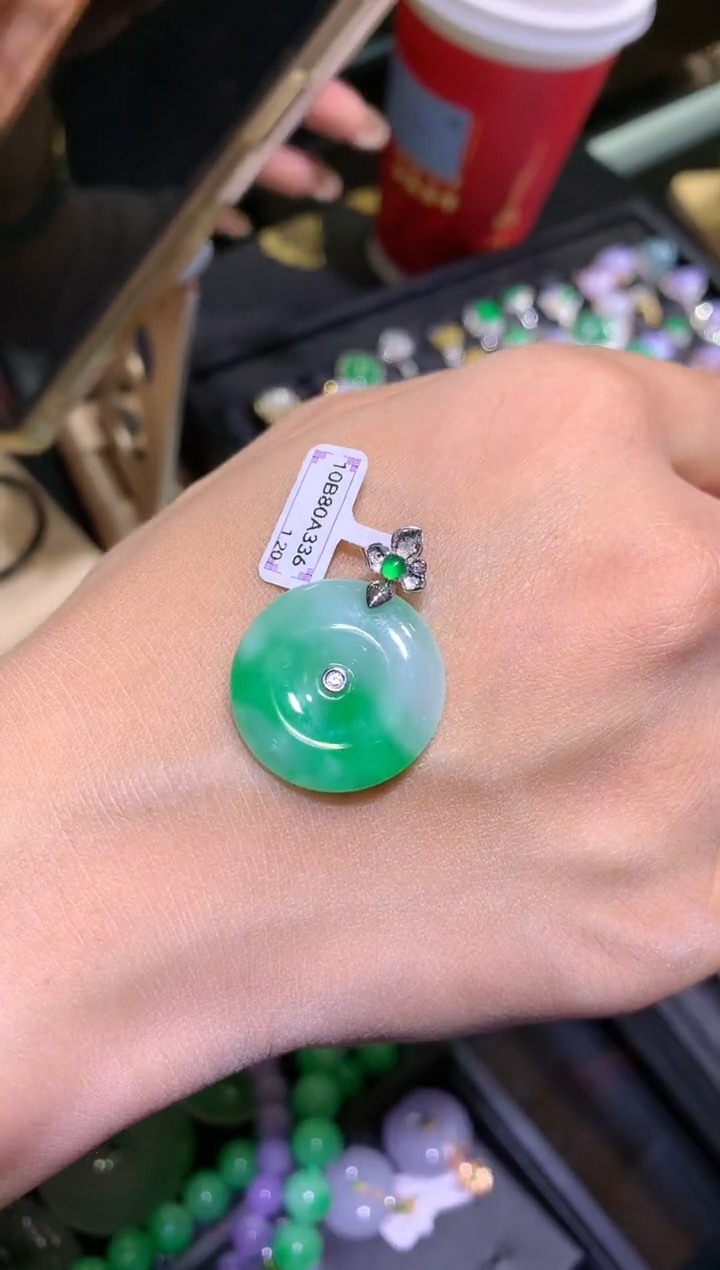 【闪购商品】翡翠吊坠(不含链)18K金镶嵌扣子